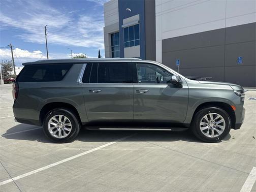 2023 Chevrolet Suburban Premier
