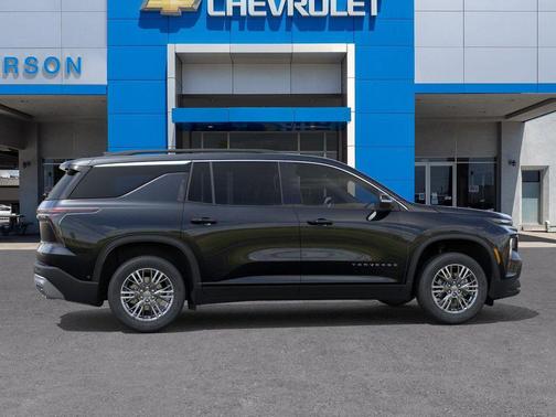 Mosaic Black Metallic 2027 Chevrolet Traverse LT