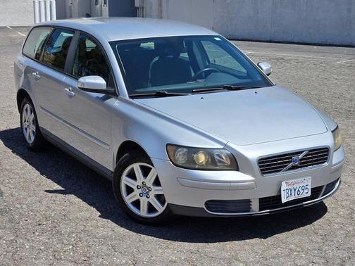 Electric Silver Metallic 2007 Volvo V50 2.4i