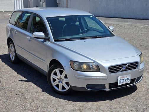 Electric Silver Metallic 2007 Volvo V50 2.4i