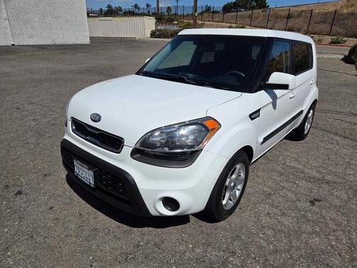 Clear White 2013 Kia Soul Base
