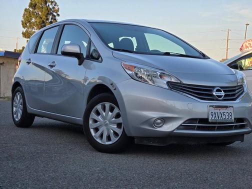 Brilliant Silver Metallic 2014 Nissan Versa Note SV