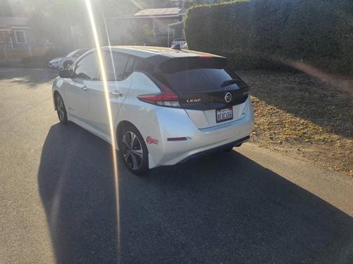 White/Black 2-Tone 2018 Nissan Leaf SL