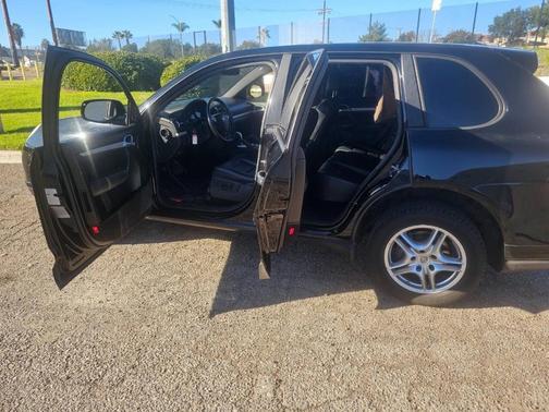 Basalt Black Metallic 2010 Porsche Cayenne