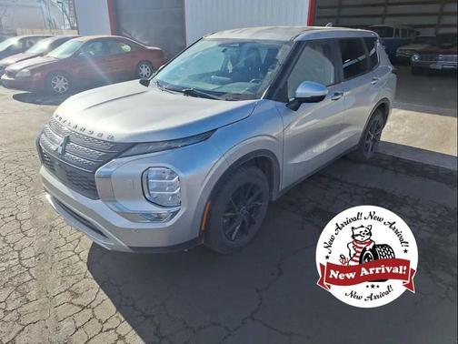 Alloy Silver Metallic 2022 Mitsubishi Outlander SE Launch Edition S-AWC SUV