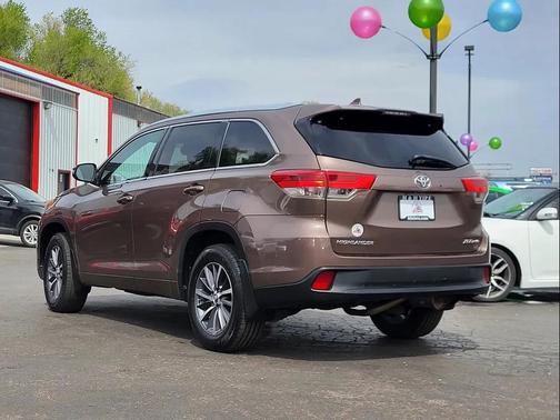 Toasted Walnut Pearl 2017 Toyota Highlander XLE