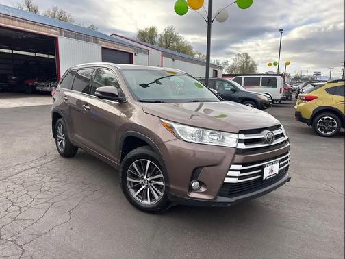 Toasted Walnut Pearl 2017 Toyota Highlander XLE