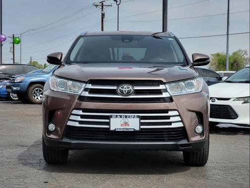 Toasted Walnut Pearl 2017 Toyota Highlander XLE