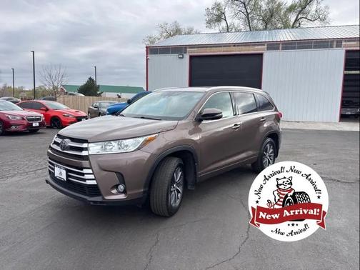 Toasted Walnut Pearl 2017 Toyota Highlander XLE