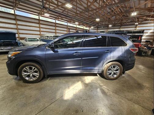 Blue 2016 Toyota Highlander LE Plus
