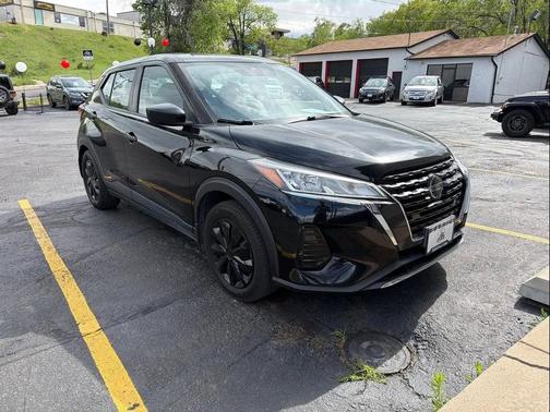 Super Black 2021 Nissan Kicks S