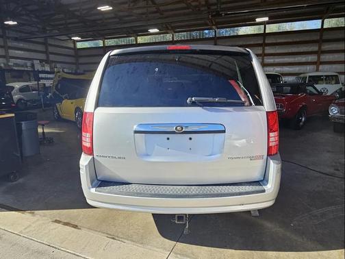 2010 Chrysler Town & Country Touring