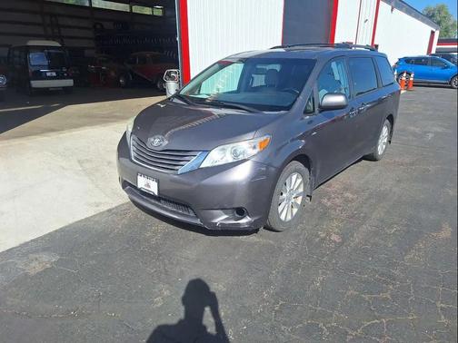 Predawn Gray Mica 2017 Toyota Sienna XLE