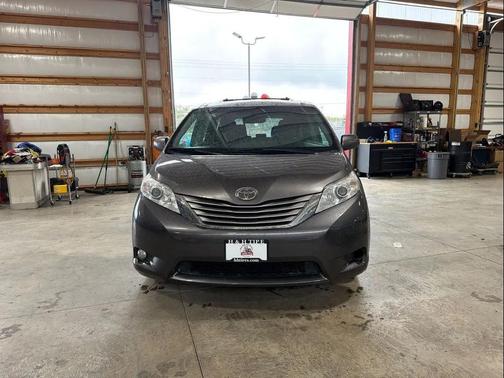 Predawn Gray Mica 2017 Toyota Sienna XLE