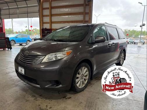 Predawn Gray Mica 2017 Toyota Sienna XLE