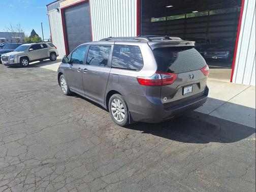 Predawn Gray Mica 2017 Toyota Sienna XLE
