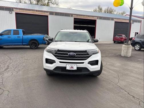 White 2021 Ford Explorer XLT