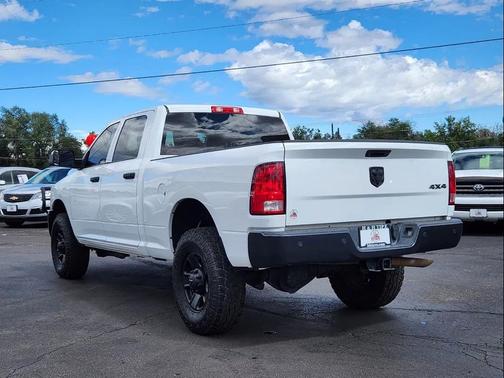 2017 RAM 3500 Tradesman Crew Cab 4x4 6'4' Box