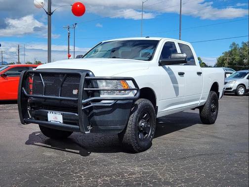 2017 RAM 3500 Tradesman Crew Cab 4x4 6'4' Box