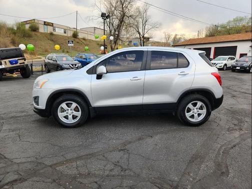 Silver Ice Metallic 2016 Chevrolet Trax LS
