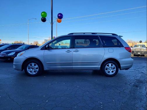 2004 Toyota Sienna CE