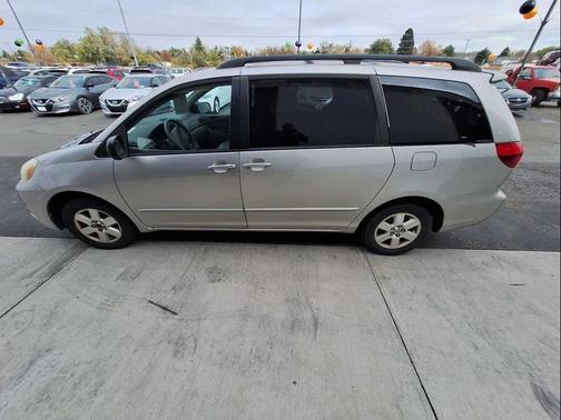 2004 Toyota Sienna CE