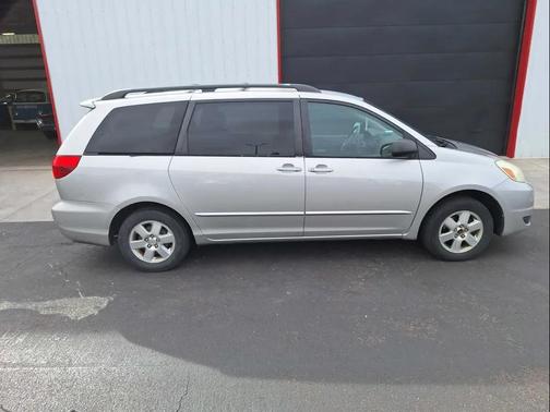 2004 Toyota Sienna CE