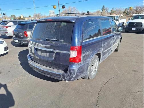 2014 Chrysler Town & Country Touring-L