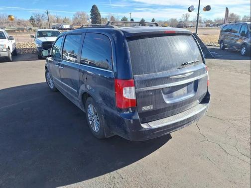 2014 Chrysler Town & Country Touring-L