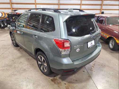 Jasmine Green Metallic 2017 Subaru Forester 2.5i Premium