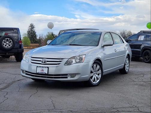 Silver 2005 Toyota Avalon XLS