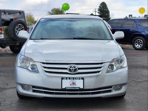 Silver 2005 Toyota Avalon XLS