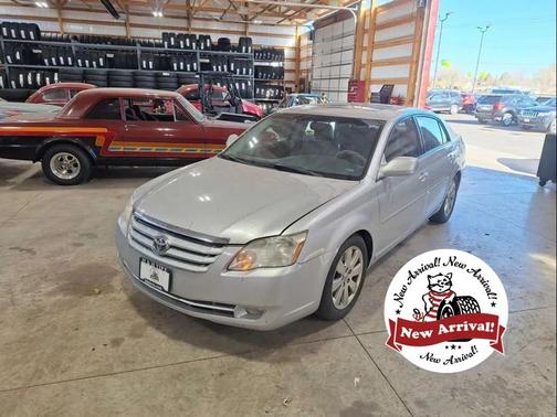 Silver 2005 Toyota Avalon XLS Sedan