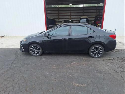 Black Sand Pearl 2017 Toyota Corolla LE