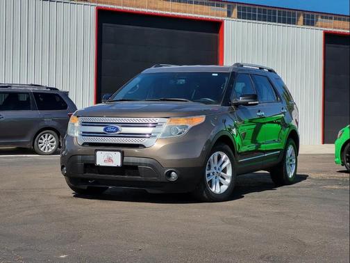 White Platinum Metallic Tri-Coat 2015 Ford Explorer XLT