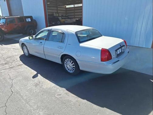 2004 Lincoln Town Car Ultimate