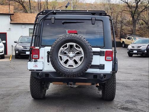 Bright White Clearcoat 2014 Jeep Wrangler Unlimited Rubicon