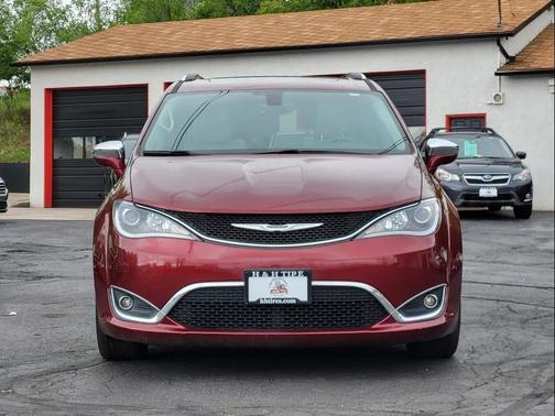 Velvet Red Pearlcoat 2018 Chrysler Pacifica Limited
