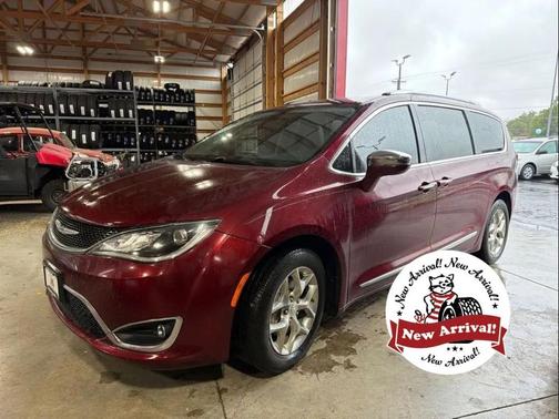 Red 2018 Chrysler Pacifica Limited