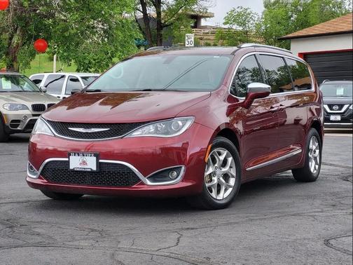 Velvet Red Pearlcoat 2018 Chrysler Pacifica Limited