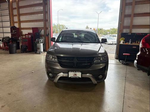 Granite Pearlcoat 2017 Dodge Journey Crossroad