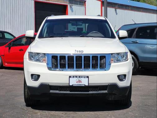 Stone White Clearcoat 2011 Jeep Grand Cherokee Laredo