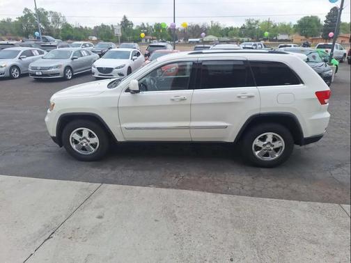 Stone White Clearcoat 2011 Jeep Grand Cherokee Laredo