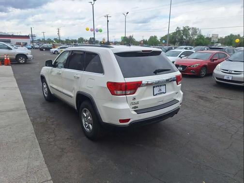 Stone White Clearcoat 2011 Jeep Grand Cherokee Laredo