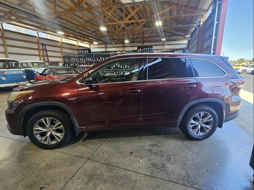 Ooh La La Rouge Mica 2015 Toyota Highlander XLE