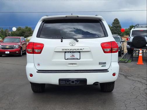 2014 Toyota Sequoia SR5