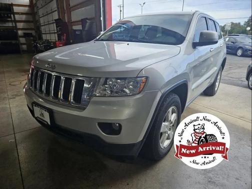 Bright Silver Metallic Clearcoat 2013 Jeep Grand Cherokee Laredo