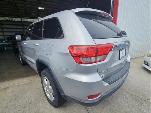 Bright Silver Metallic Clearcoat 2013 Jeep Grand Cherokee Laredo