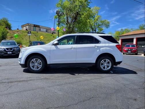 Summit White 2010 Chevrolet Equinox LT