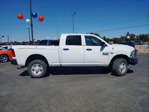 2017 RAM 2500 Tradesman Crew Cab 4x4 6'4' Box